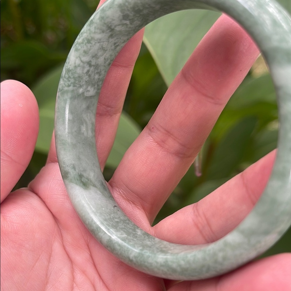 Elegant Green Jade Jadeite Bangle Bracelet NWOT 61mm - Picture 8 of 16